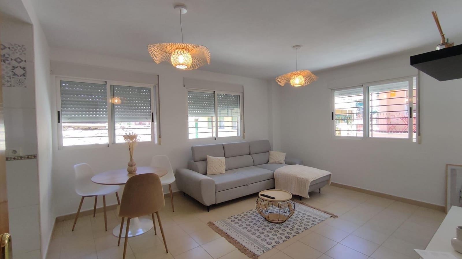 1 soverom Leilighet til leie i Alicante by - € 1 200 (Ref: 9962790)