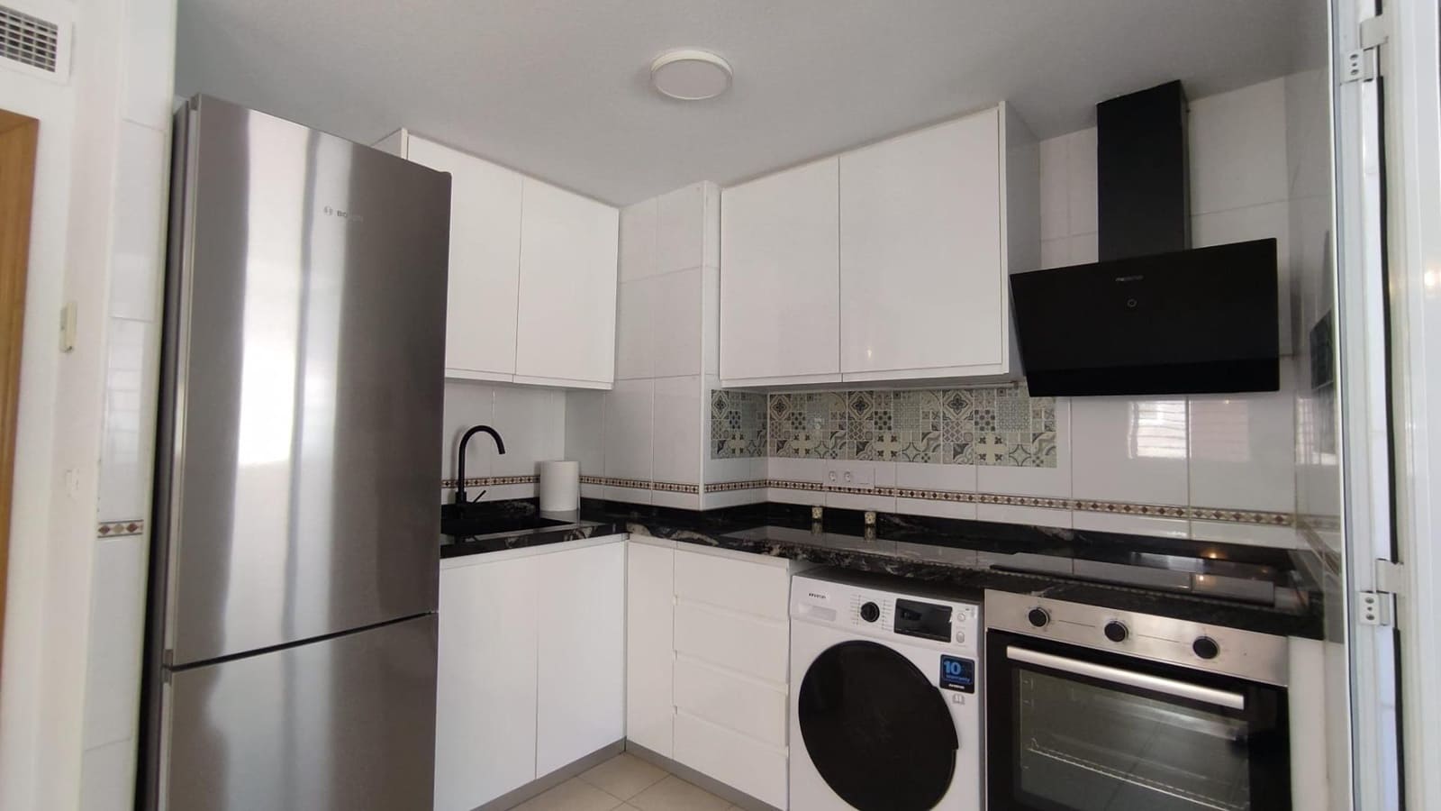 1 soverom Leilighet til leie i Alicante by - € 1 200 (Ref: 9962790)
