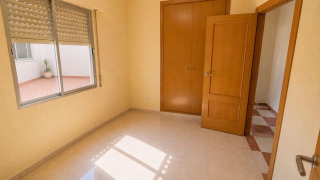 4 soveværelse Lejlighed til salg i Carolinas Bajas, Alicante by - € 285.000 (Ref: 9973396)
