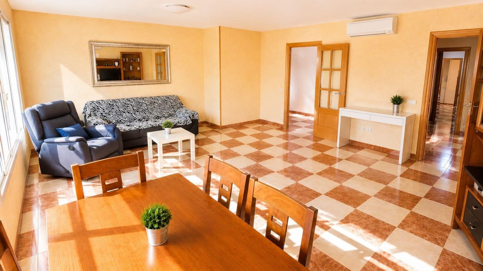 4 soveværelse Lejlighed til salg i Alicante by - € 285.000 (Ref: 9973396)
