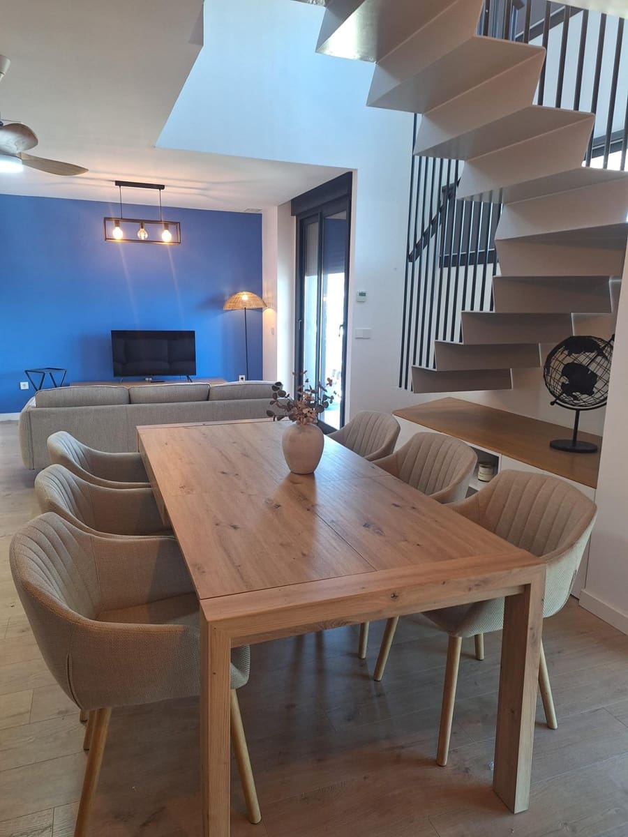 Penthouse de 2 chambres à louer à La Villajoyosa / Vila Joiosa avec piscine garage - 2 500 € (Ref: 9978971)