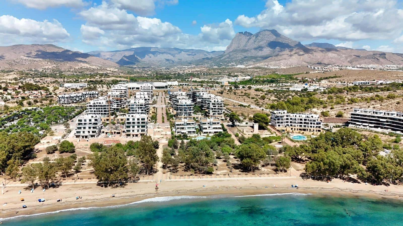 Penthouse de 2 chambres à louer à La Villajoyosa / Vila Joiosa avec piscine garage - 2 500 € (Ref: 9978971)