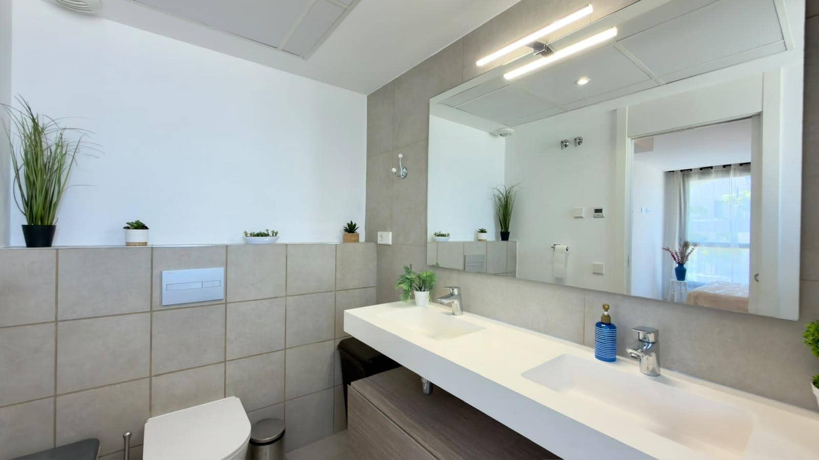 Penthouse de 2 chambres à louer à La Villajoyosa / Vila Joiosa avec piscine garage - 2 500 € (Ref: 9978971)