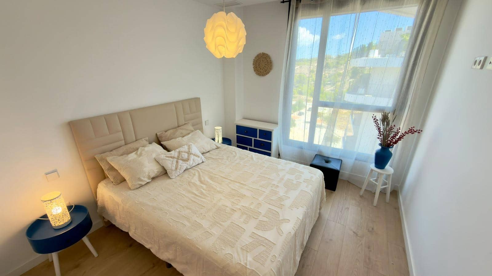 Penthouse de 2 chambres à louer à La Villajoyosa / Vila Joiosa avec piscine garage - 2 500 € (Ref: 9978971)