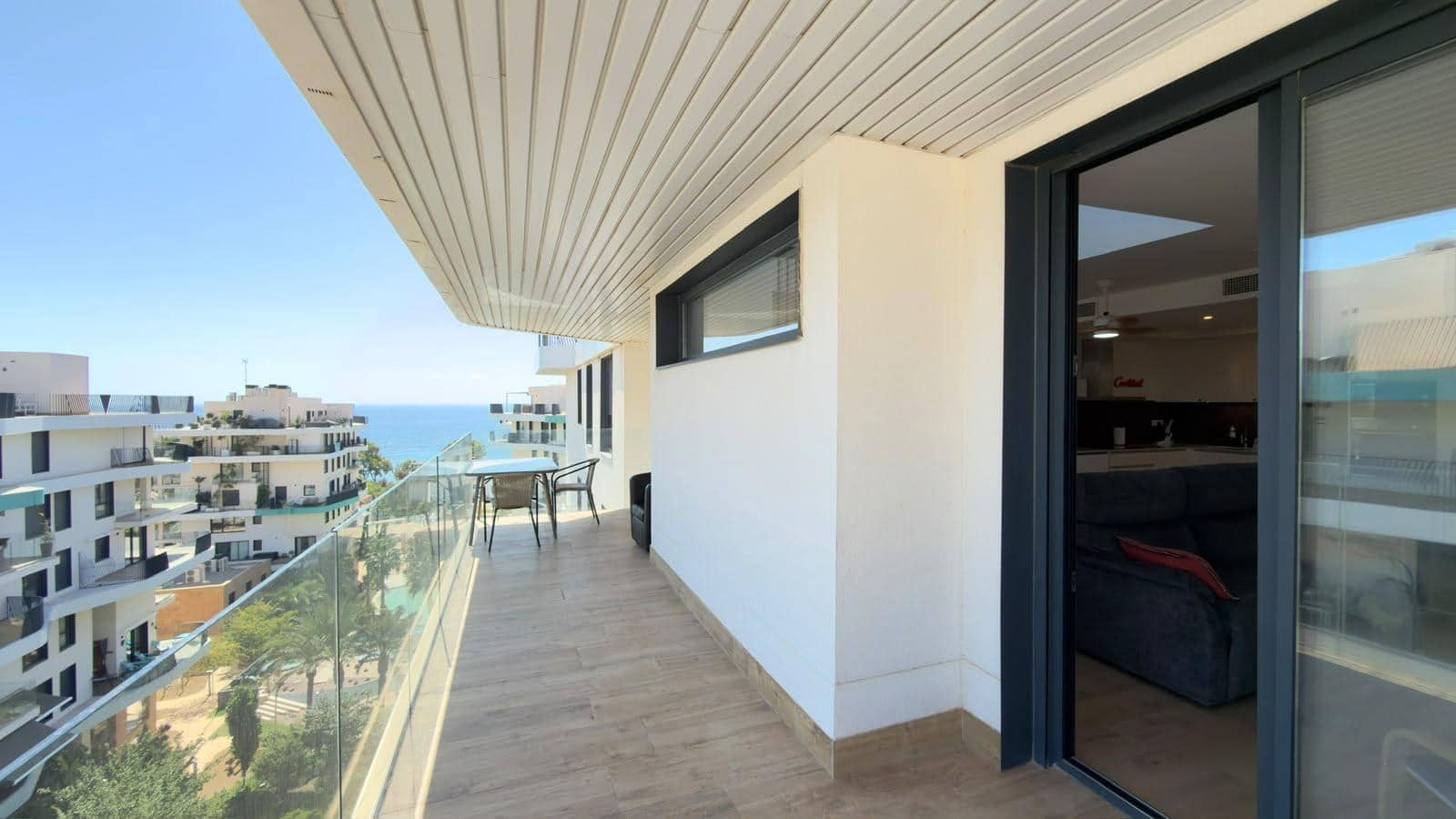 Penthouse de 2 chambres à louer à La Villajoyosa / Vila Joiosa avec piscine garage - 2 500 € (Ref: 9978971)