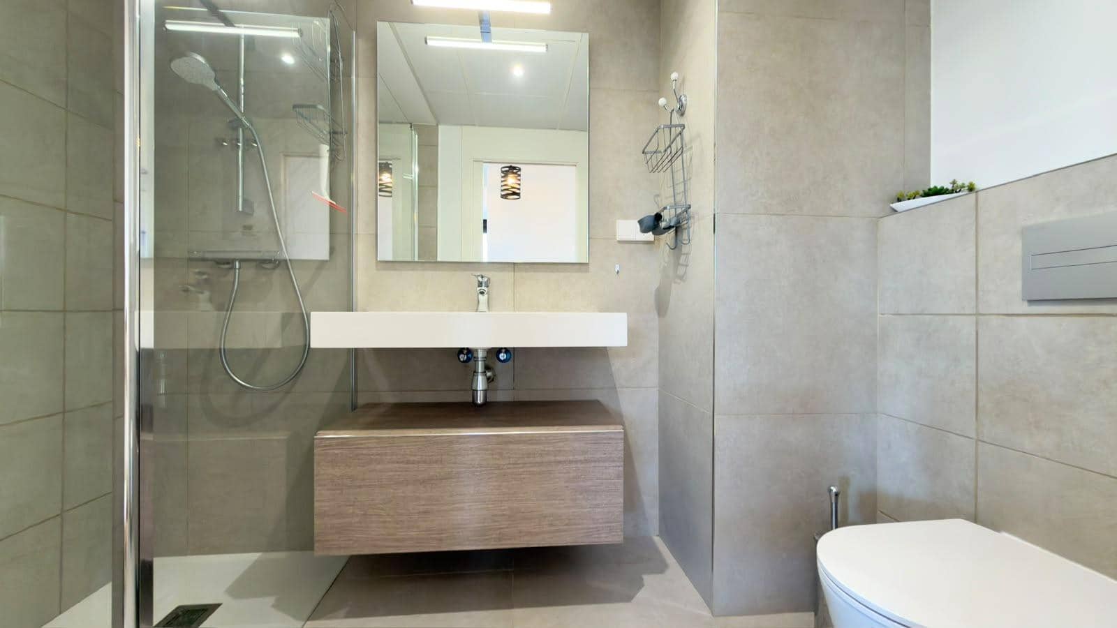 Penthouse de 2 chambres à louer à La Villajoyosa / Vila Joiosa avec piscine garage - 2 500 € (Ref: 9978971)