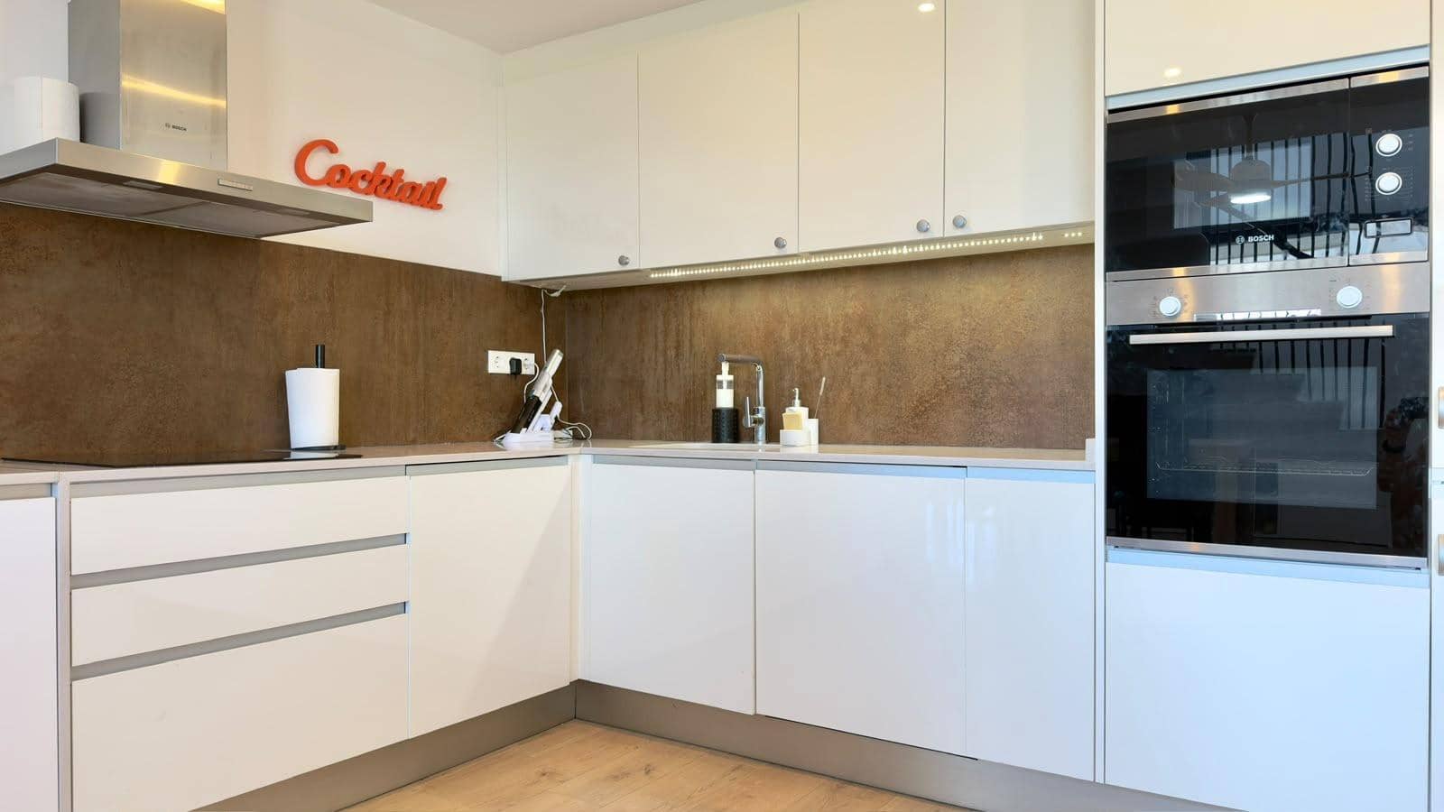Penthouse de 2 chambres à louer à La Villajoyosa / Vila Joiosa avec piscine garage - 2 500 € (Ref: 9978971)