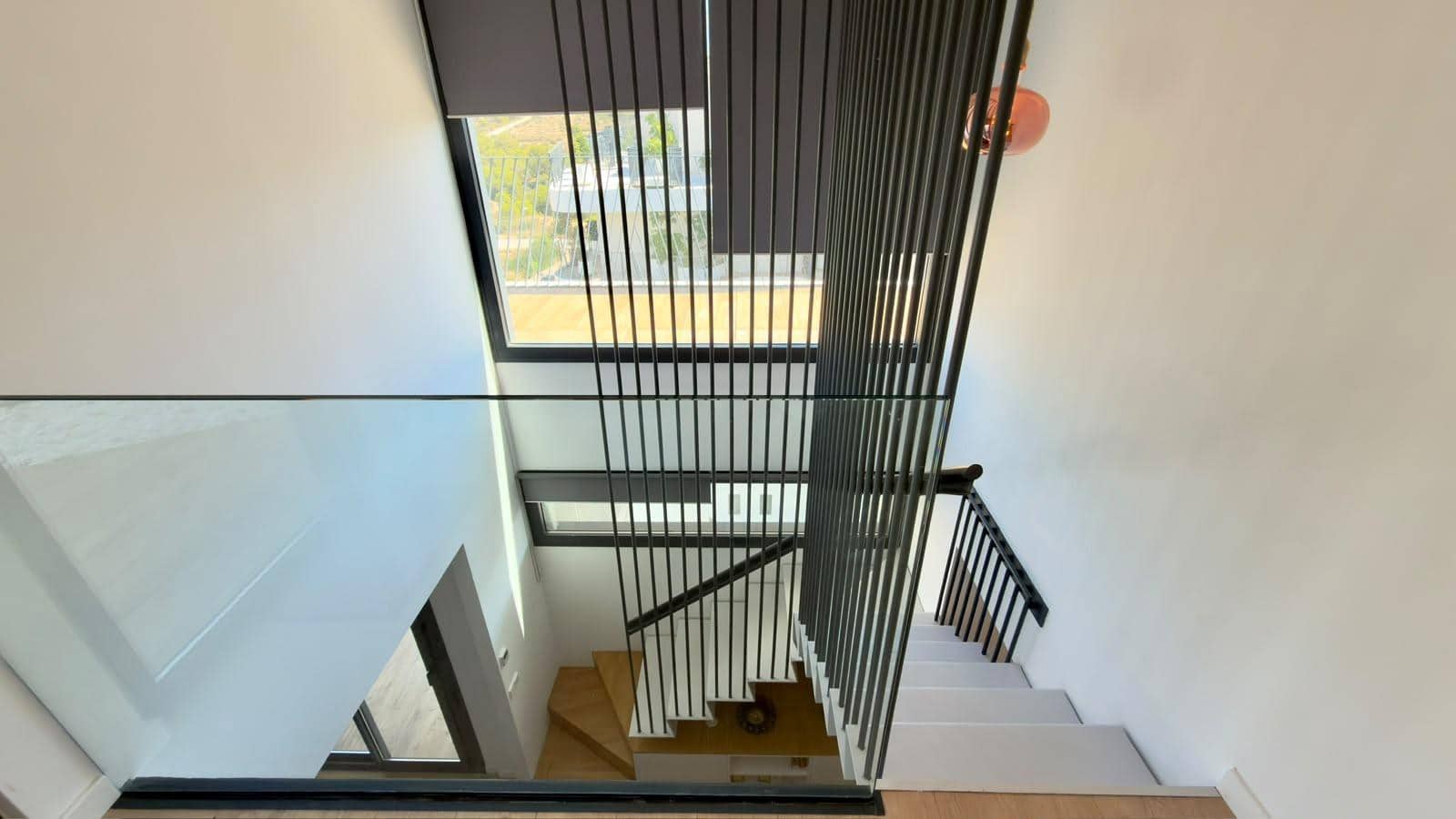 Penthouse de 2 chambres à louer à La Villajoyosa / Vila Joiosa avec piscine garage - 2 500 € (Ref: 9978971)
