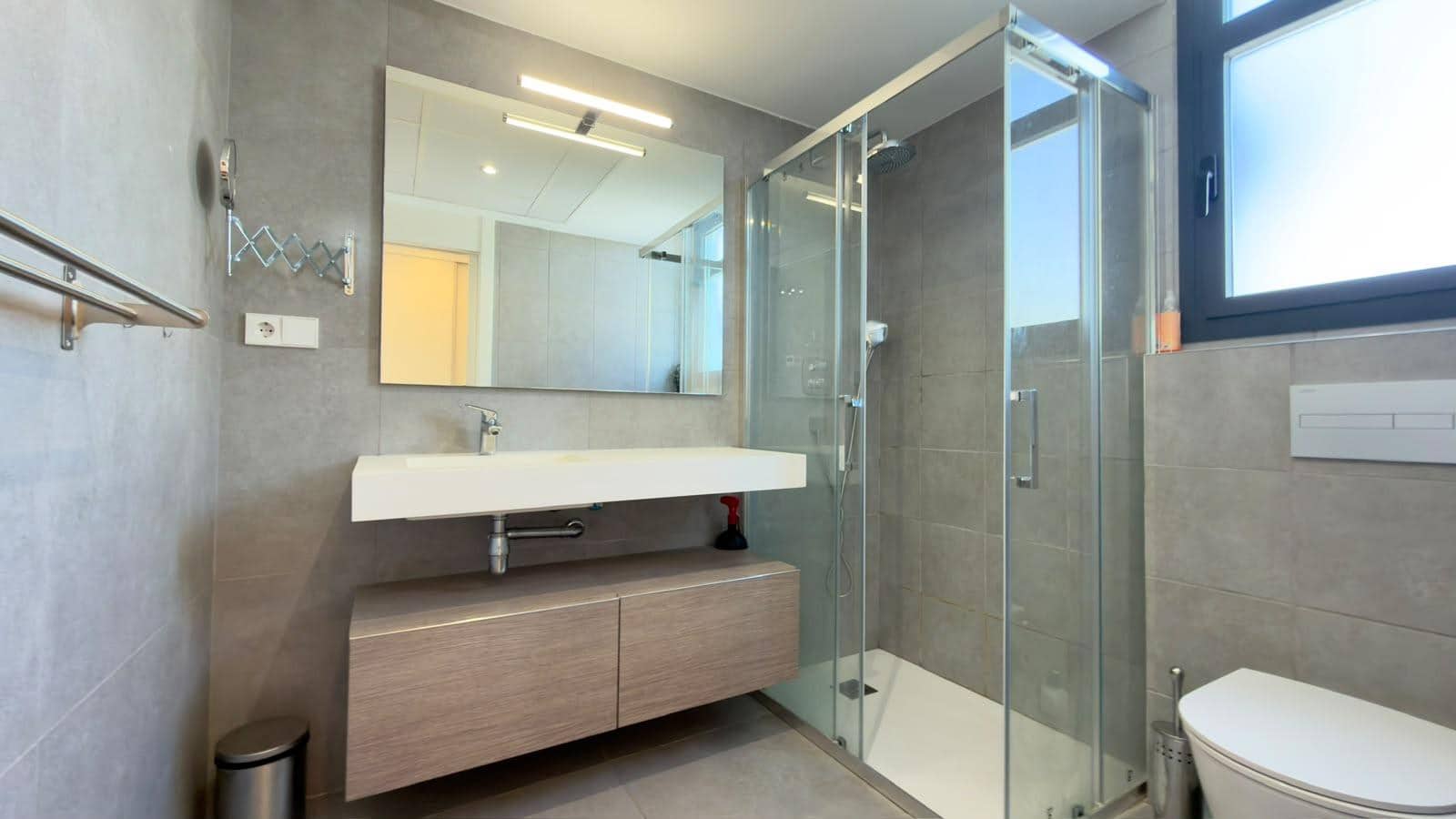 Penthouse de 2 chambres à louer à La Villajoyosa / Vila Joiosa avec piscine garage - 2 500 € (Ref: 9978971)