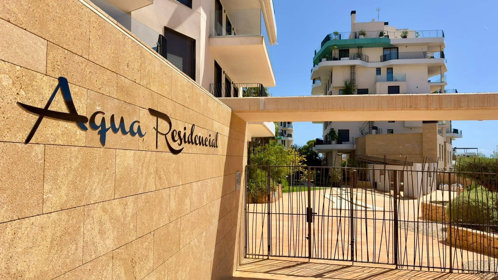 Penthouse de 2 chambres à louer à La Villajoyosa / Vila Joiosa avec piscine garage - 2 500 € (Ref: 9978971)