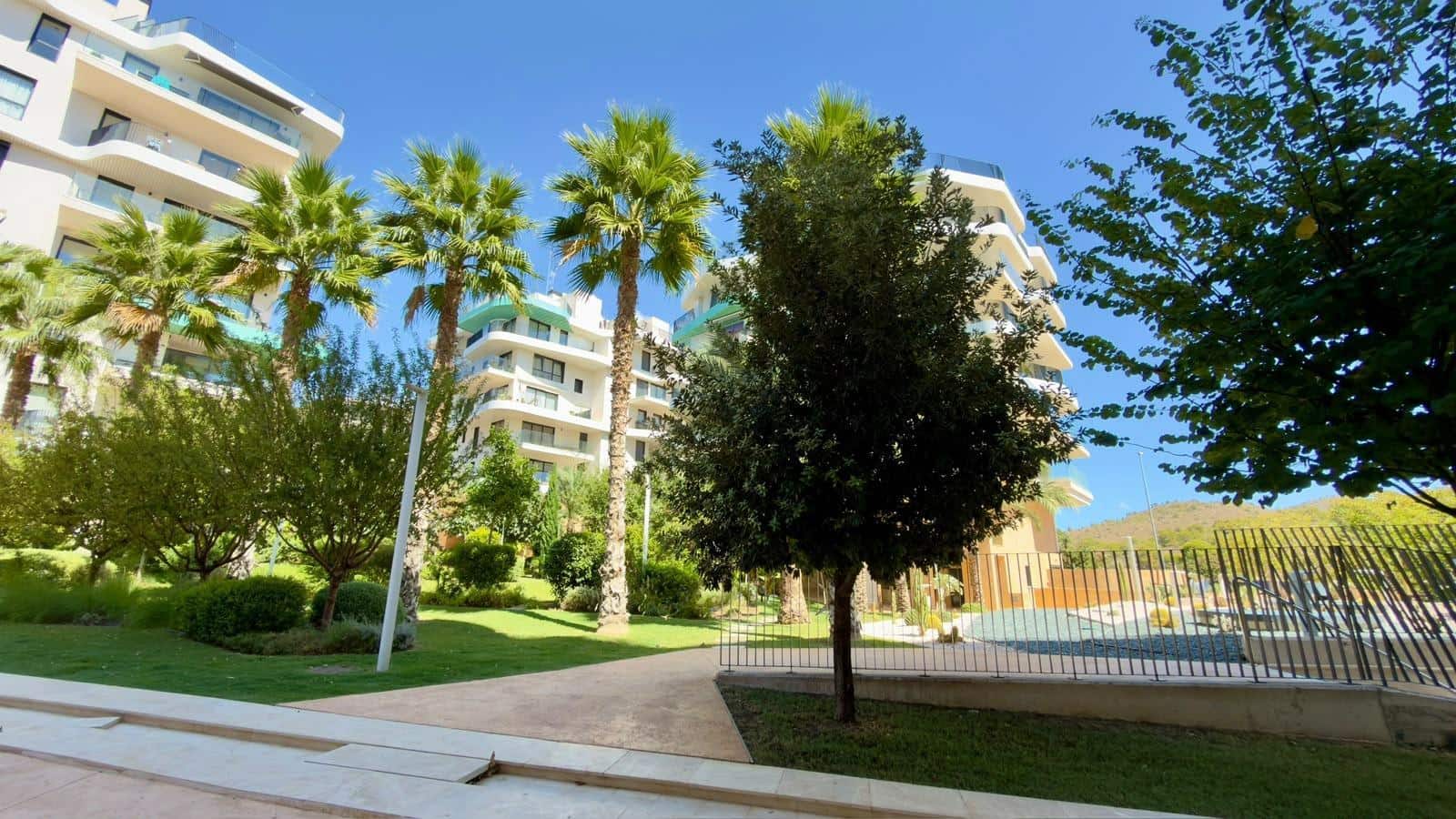 Penthouse de 2 chambres à louer à La Villajoyosa / Vila Joiosa avec piscine garage - 2 500 € (Ref: 9978971)