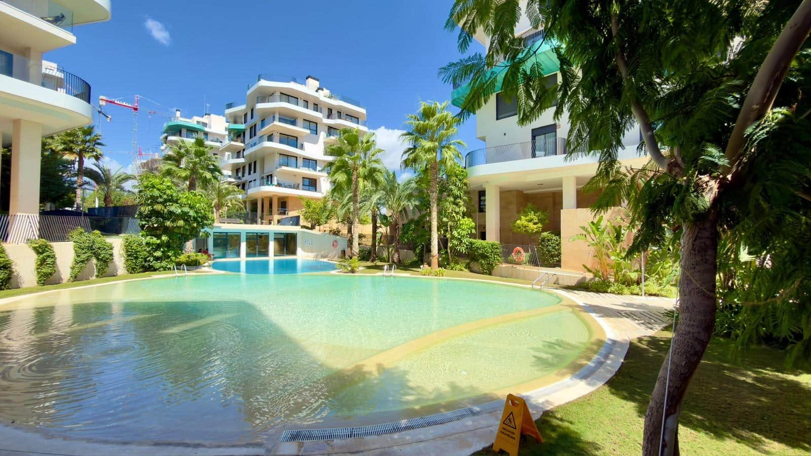 Penthouse de 2 chambres à louer à La Villajoyosa / Vila Joiosa avec piscine garage - 2 500 € (Ref: 9978971)