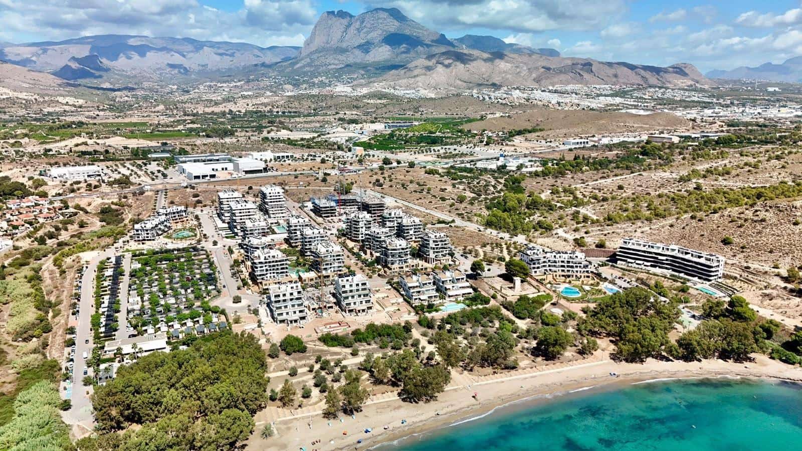 Penthouse de 2 chambres à louer à La Villajoyosa / Vila Joiosa avec piscine garage - 2 500 € (Ref: 9978971)