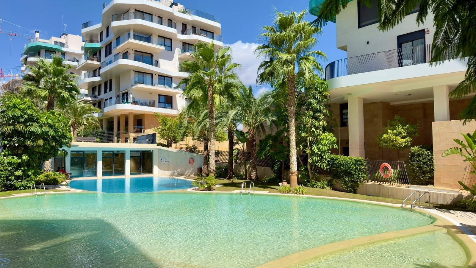 Penthouse de 2 chambres à louer à La Villajoyosa / Vila Joiosa avec piscine garage - 2 500 € (Ref: 9978971)