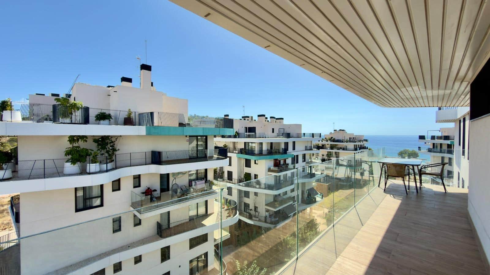Penthouse de 2 chambres à louer à La Villajoyosa / Vila Joiosa avec piscine garage - 2 500 € (Ref: 9978971)