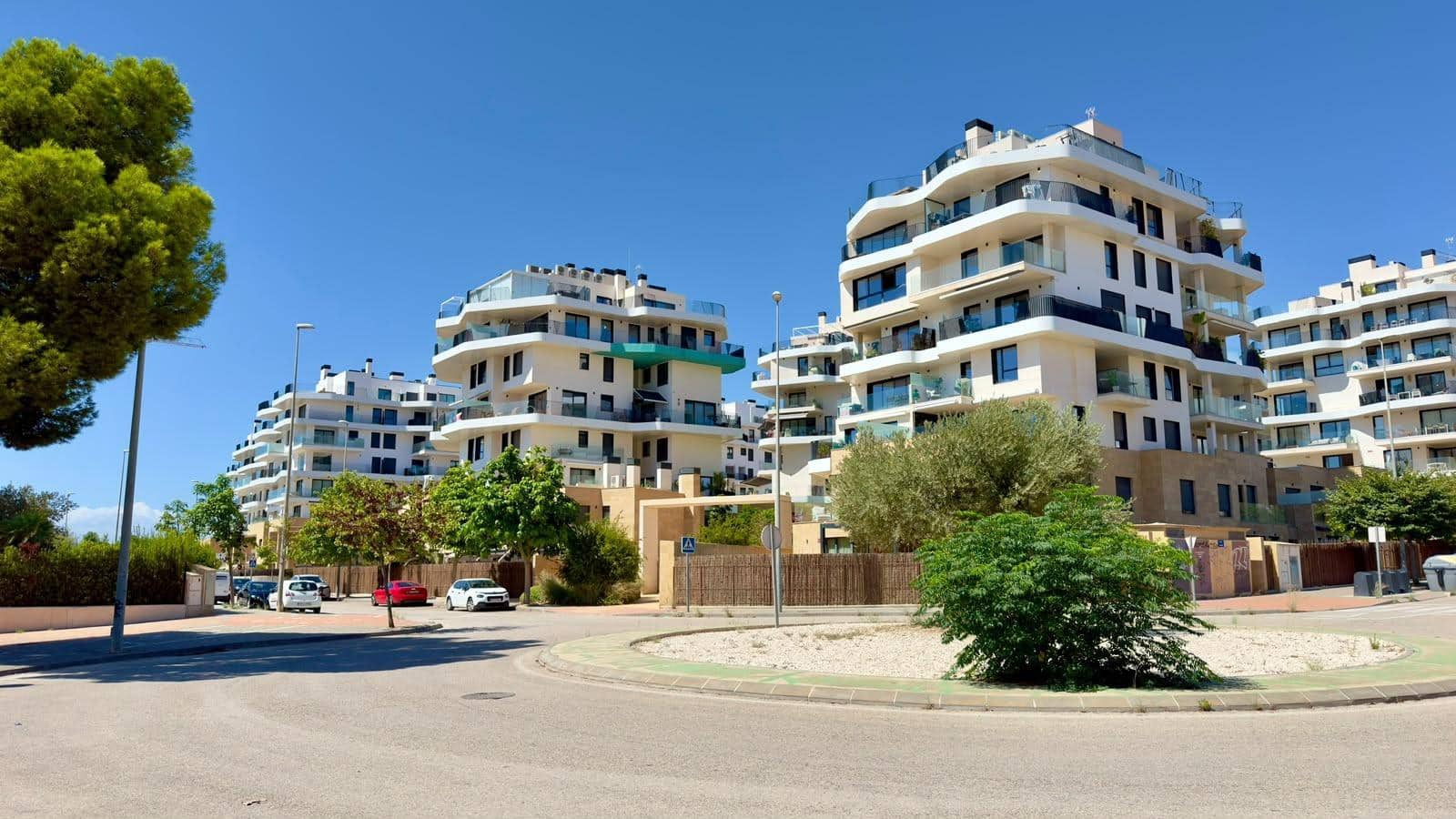 Penthouse de 2 chambres à louer à La Villajoyosa / Vila Joiosa avec piscine garage - 2 500 € (Ref: 9978971)