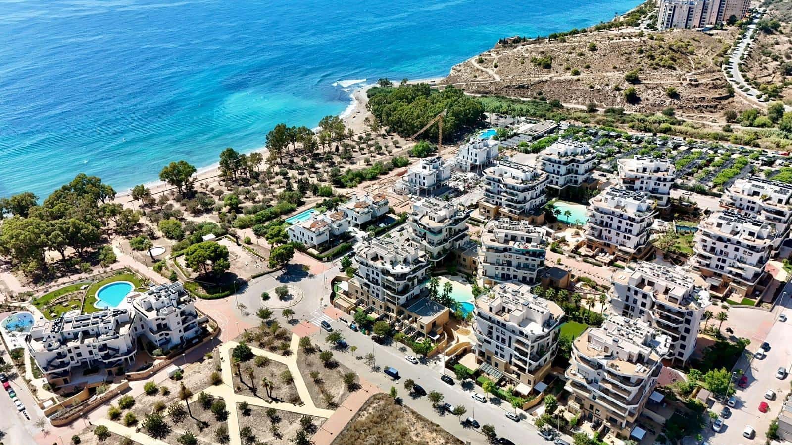 Penthouse de 2 chambres à louer à La Villajoyosa / Vila Joiosa avec piscine garage - 2 500 € (Ref: 9978971)