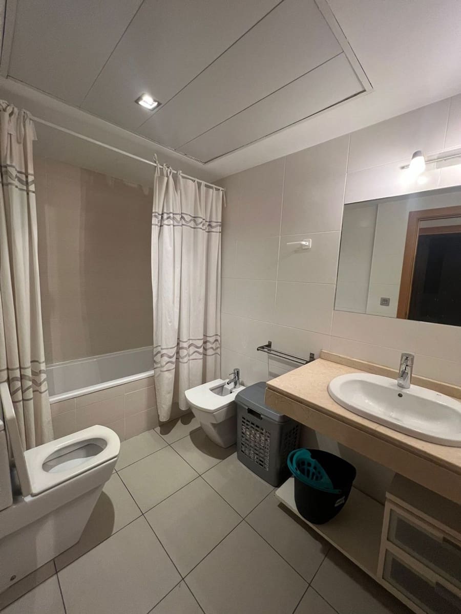 2 soveværelse Lejlighed til leje i Alicante by med swimmingpool garage - € 1.500 (Ref: 9641402)