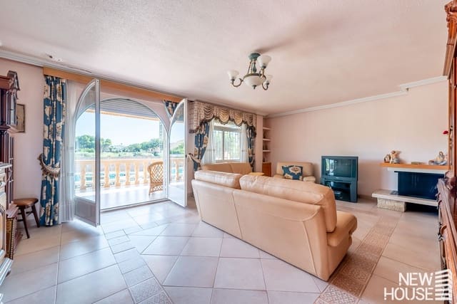 5 makuuhuone Huvila myytävänä paikassa Villafranqueza, Alicante kaupunki mukana uima-altaan 
autotalli - 550 000 € (Ref: 9641403)