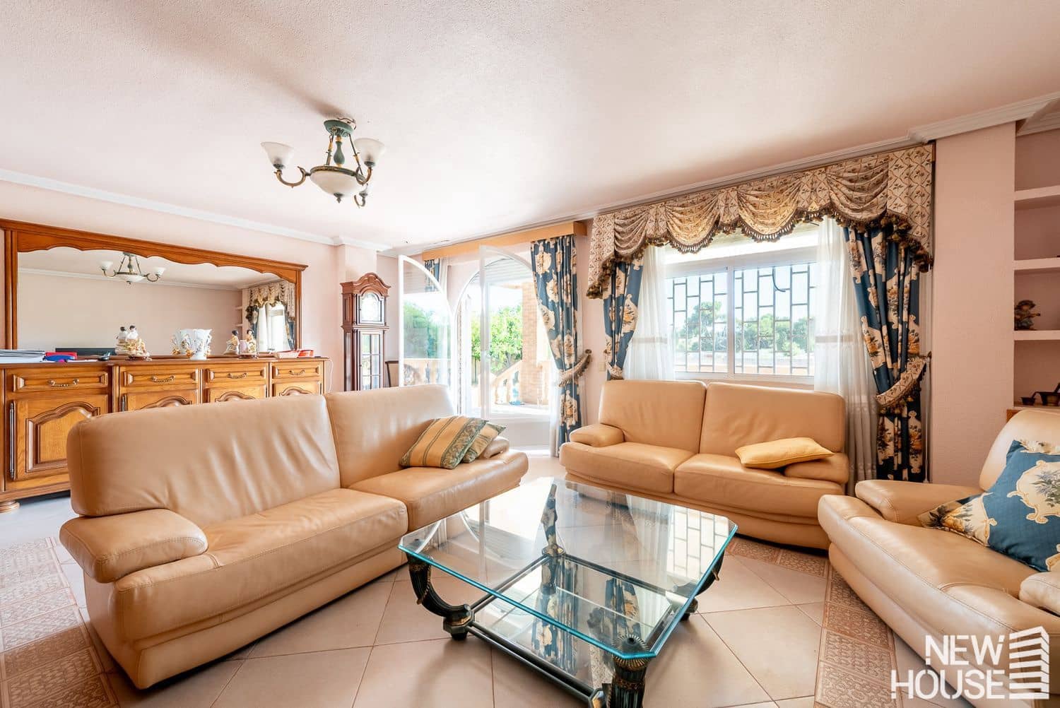 5 makuuhuone Huvila myytävänä paikassa Villafranqueza mukana uima-altaan 
autotalli - 550 000 € (Ref: 9641403)