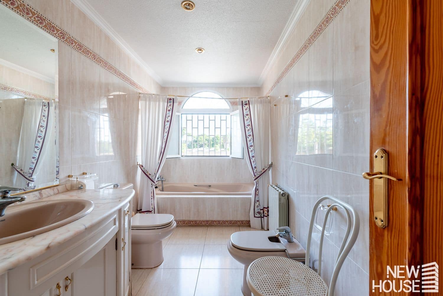 5 makuuhuone Huvila myytävänä paikassa Villafranqueza mukana uima-altaan 
autotalli - 550 000 € (Ref: 9641403)