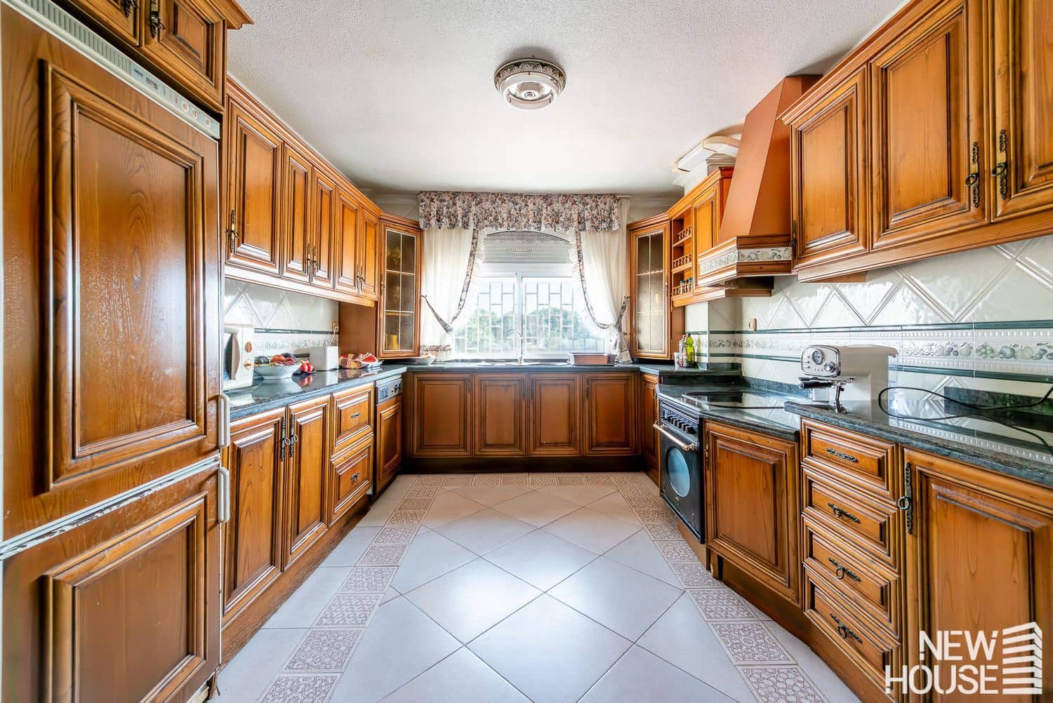 5 makuuhuone Huvila myytävänä paikassa Villafranqueza mukana uima-altaan 
autotalli - 550 000 € (Ref: 9641403)