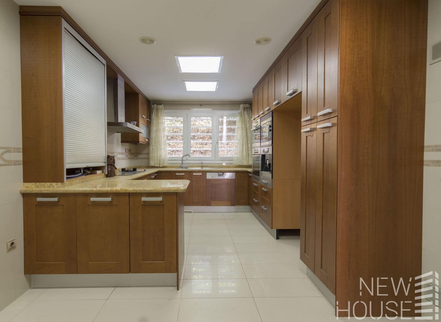 8 bedroom Townhouse for sale in Cabo de las Huertas with pool garage - € 1,124,900 (Ref: 9641405)