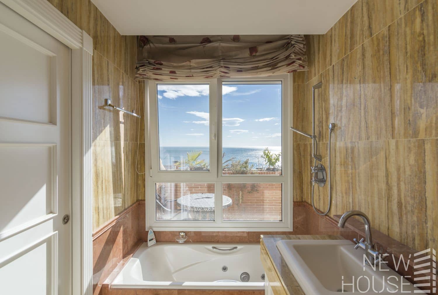 8 bedroom Townhouse for sale in Cabo de las Huertas with pool garage - € 1,124,900 (Ref: 9641405)