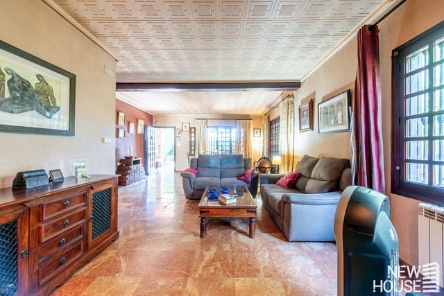 3 bedroom Villa for sale in Albufereta, Alicante / Alacant city with garage - € 585,000 (Ref: 9641407)