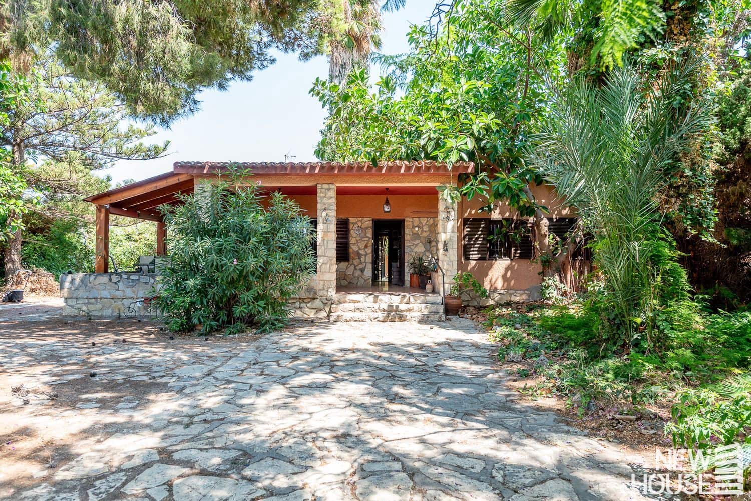 3 bedroom Villa for sale in Alicante / Alacant city with garage - € 585,000 (Ref: 9641407)