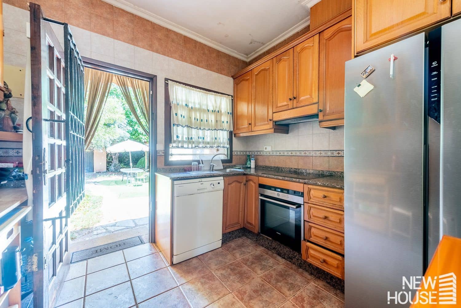 3 bedroom Villa for sale in Alicante / Alacant city with garage - € 585,000 (Ref: 9641407)