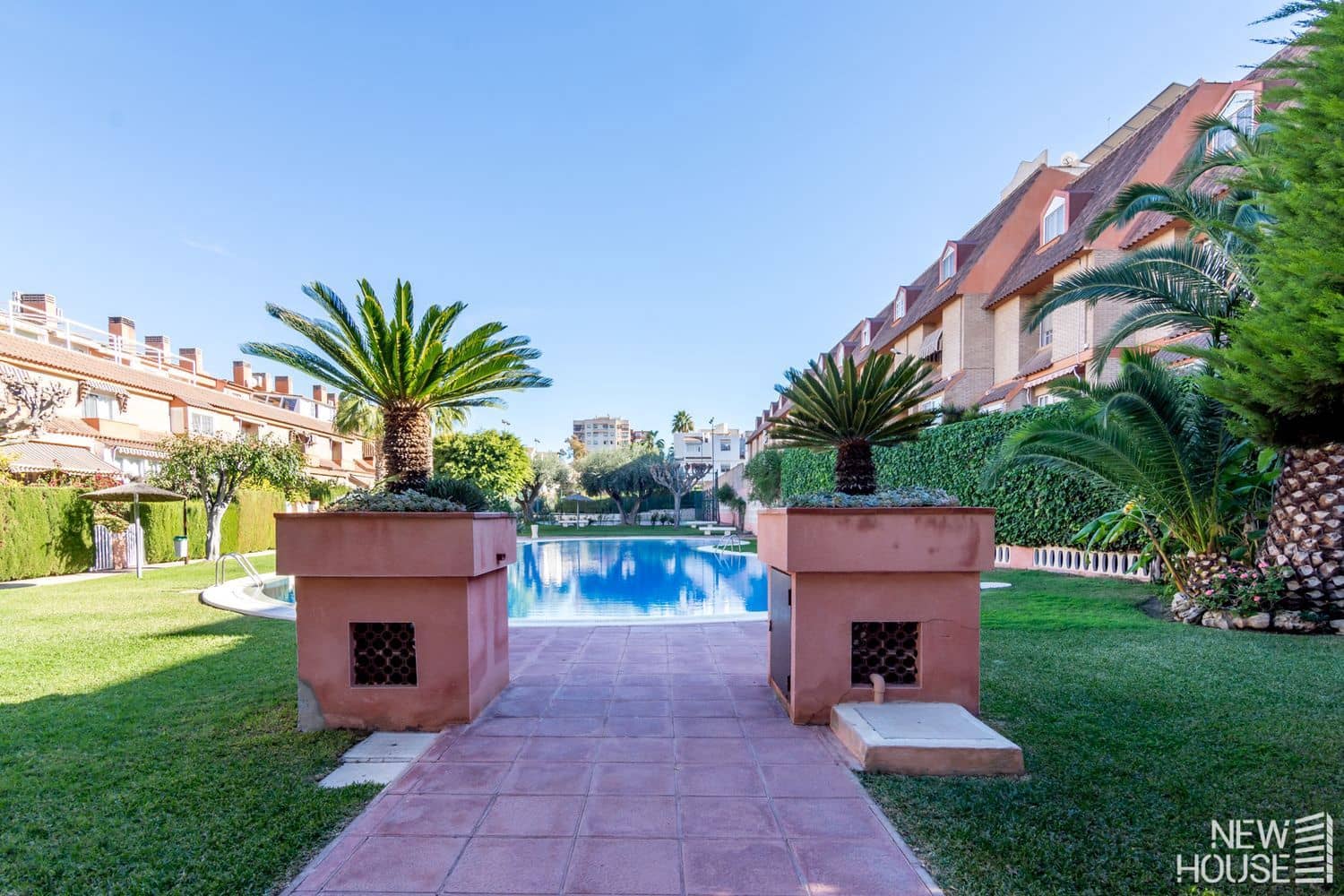 5 bedroom Townhouse for sale in Cabo de las Huertas with pool garage - € 499,000 (Ref: 9641410)