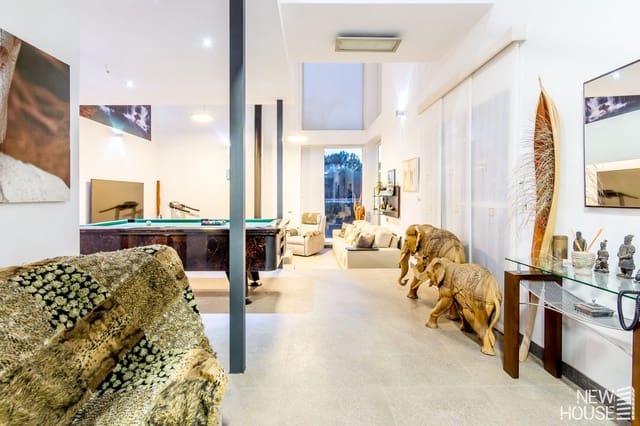 5 makuuhuone Huvila myytävänä paikassa Playa de Muchavista, El Campello mukana uima-altaan 
autotalli - 1 500 000 € (Ref: 9641412)