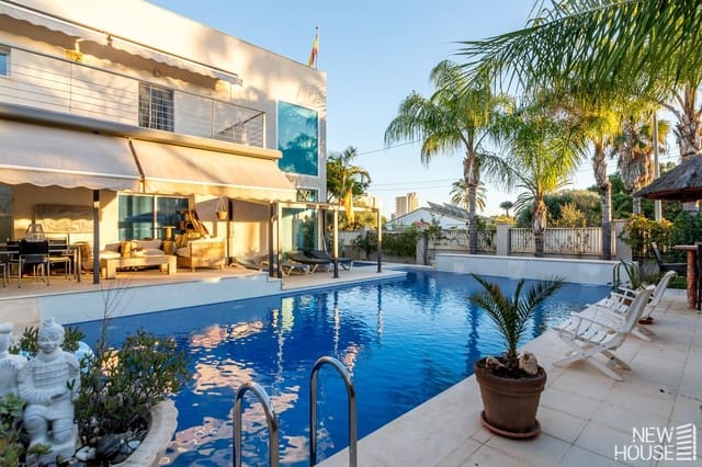 5 makuuhuone Huvila myytävänä paikassa Playa de Muchavista, El Campello mukana uima-altaan 
autotalli - 1 500 000 € (Ref: 9641412)