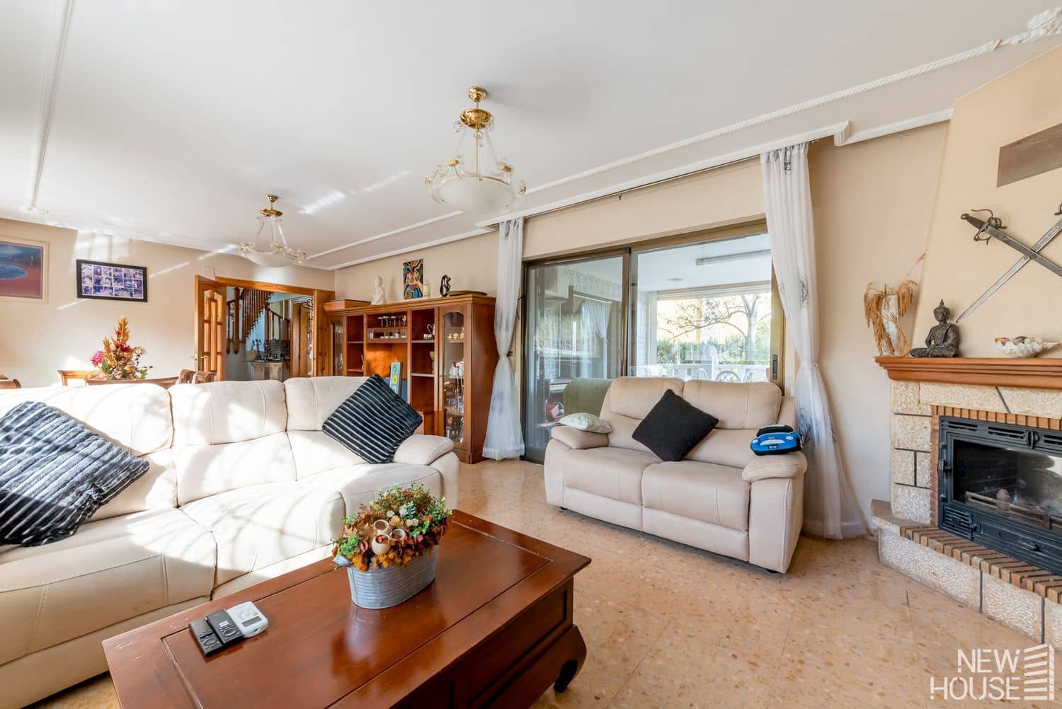 4 makuuhuone Huvila myytävänä paikassa San Vicente / Sant Vicent del Raspeig mukana uima-altaan 
autotalli - 570 000 € (Ref: 9641413)