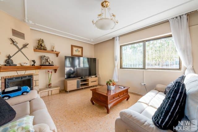 4 makuuhuone Huvila myytävänä paikassa San Vicente / Sant Vicent del Raspeig mukana uima-altaan 
autotalli - 570 000 € (Ref: 9641413)