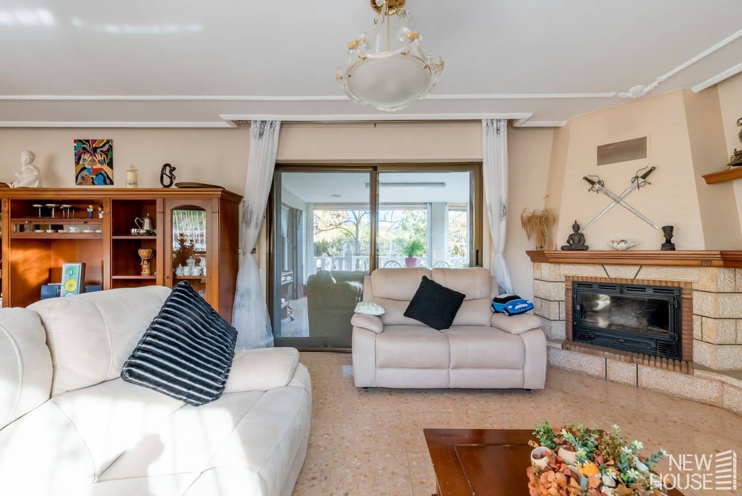 4 makuuhuone Huvila myytävänä paikassa San Vicente / Sant Vicent del Raspeig mukana uima-altaan 
autotalli - 570 000 € (Ref: 9641413)