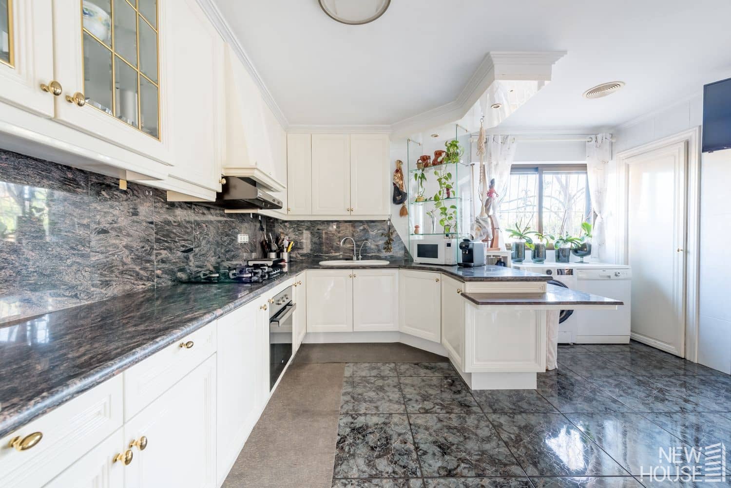 4 makuuhuone Huvila myytävänä paikassa San Vicente / Sant Vicent del Raspeig mukana uima-altaan 
autotalli - 570 000 € (Ref: 9641413)