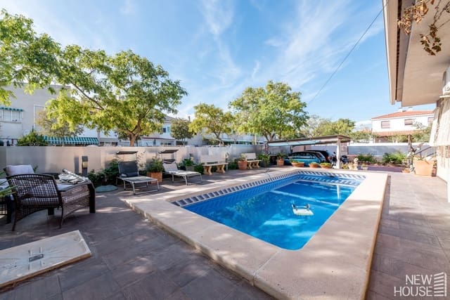 4 makuuhuone Huvila myytävänä paikassa San Vicente / Sant Vicent del Raspeig mukana uima-altaan 
autotalli - 570 000 € (Ref: 9641413)