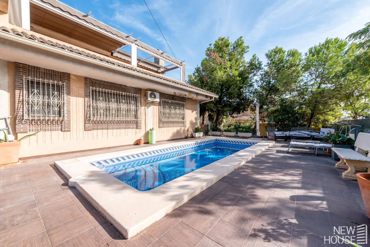 4 makuuhuone Huvila myytävänä paikassa San Vicente / Sant Vicent del Raspeig mukana uima-altaan 
autotalli - 570 000 € (Ref: 9641413)