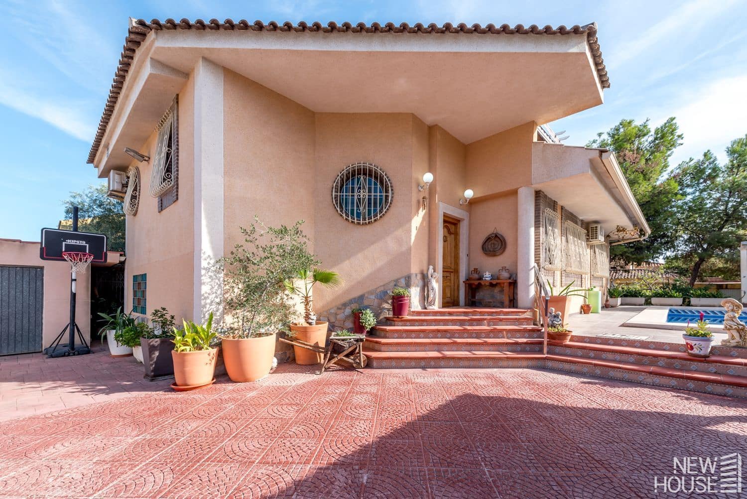 4 makuuhuone Huvila myytävänä paikassa San Vicente / Sant Vicent del Raspeig mukana uima-altaan 
autotalli - 570 000 € (Ref: 9641413)