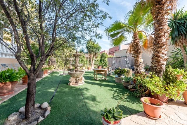 4 makuuhuone Huvila myytävänä paikassa San Vicente / Sant Vicent del Raspeig mukana uima-altaan 
autotalli - 570 000 € (Ref: 9641413)