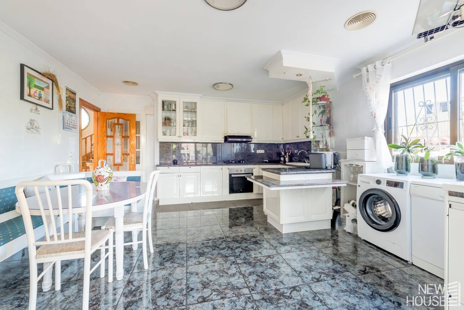 4 makuuhuone Huvila myytävänä paikassa San Vicente / Sant Vicent del Raspeig mukana uima-altaan 
autotalli - 570 000 € (Ref: 9641413)