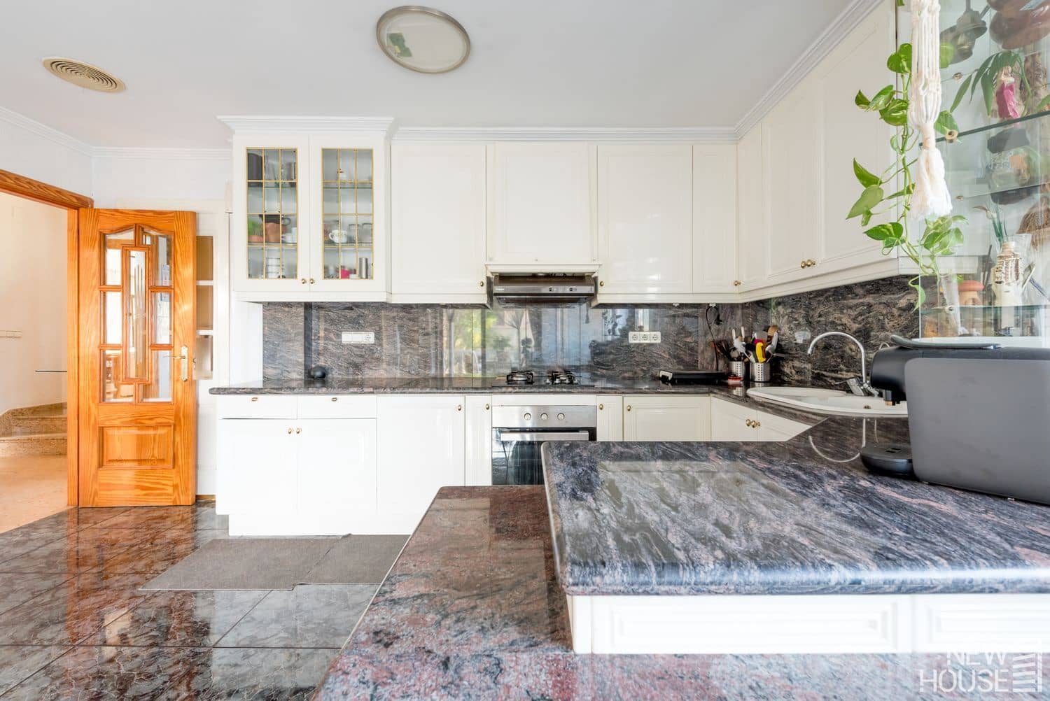 4 makuuhuone Huvila myytävänä paikassa San Vicente / Sant Vicent del Raspeig mukana uima-altaan 
autotalli - 570 000 € (Ref: 9641413)