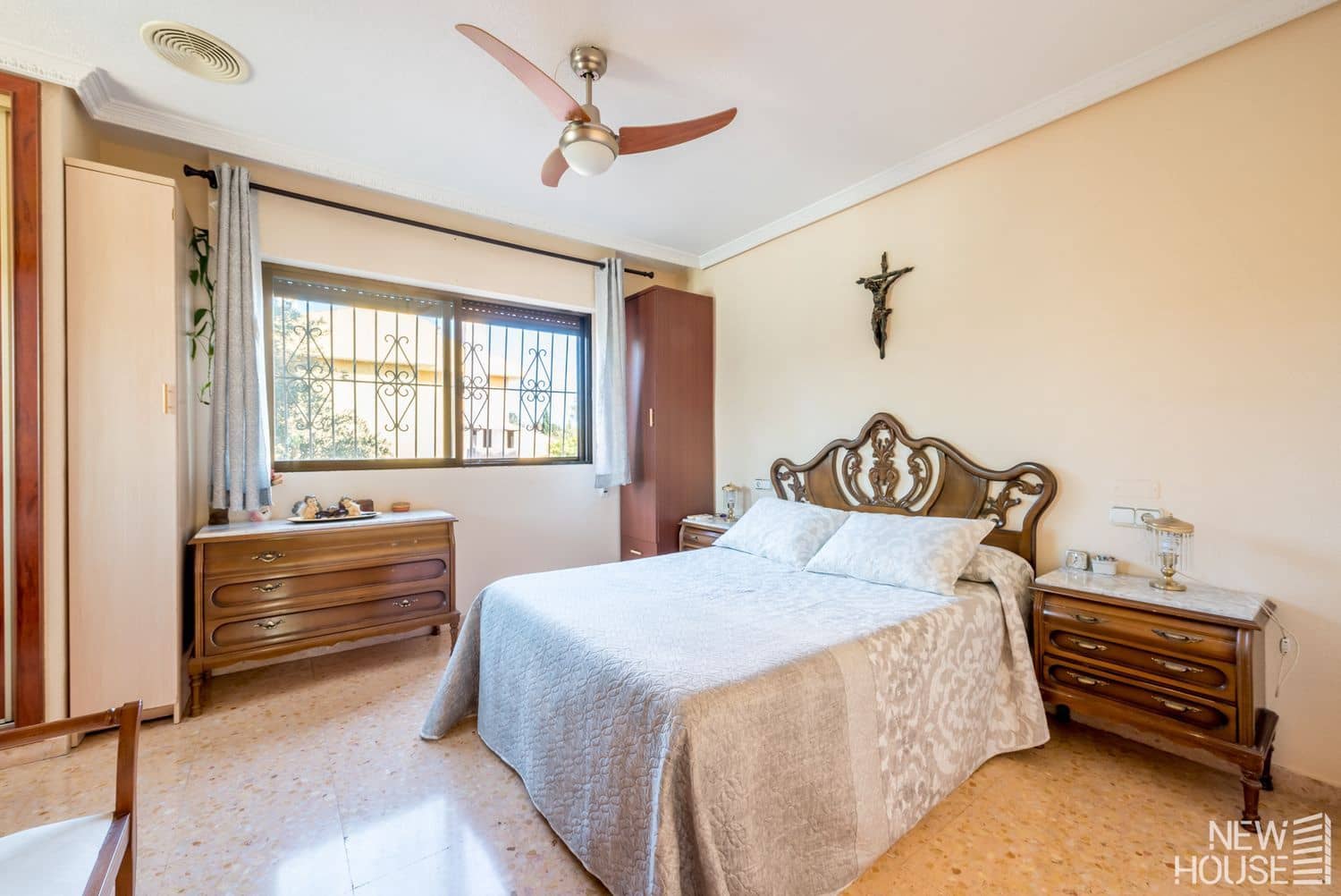 4 makuuhuone Huvila myytävänä paikassa San Vicente / Sant Vicent del Raspeig mukana uima-altaan 
autotalli - 570 000 € (Ref: 9641413)