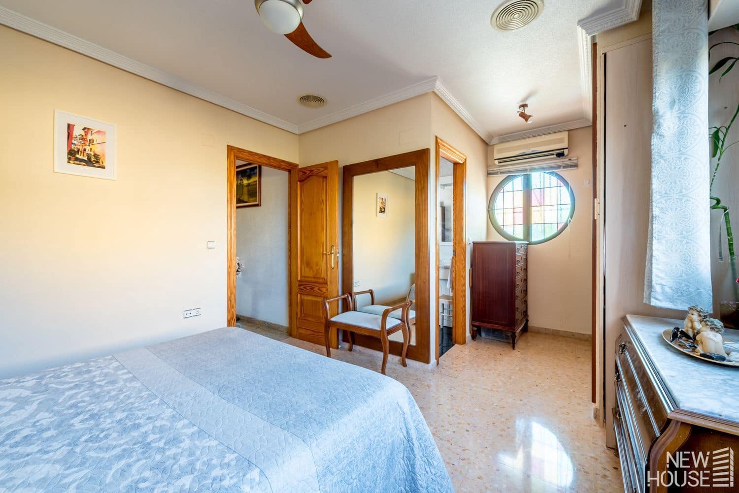 4 makuuhuone Huvila myytävänä paikassa San Vicente / Sant Vicent del Raspeig mukana uima-altaan 
autotalli - 570 000 € (Ref: 9641413)