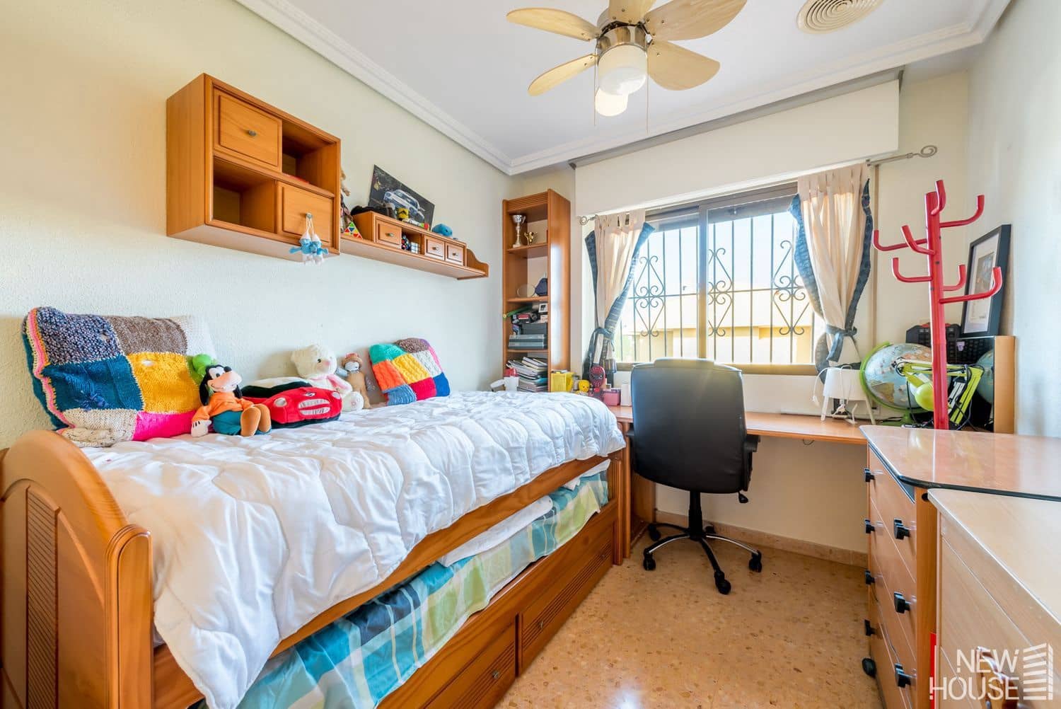 4 makuuhuone Huvila myytävänä paikassa San Vicente / Sant Vicent del Raspeig mukana uima-altaan 
autotalli - 570 000 € (Ref: 9641413)