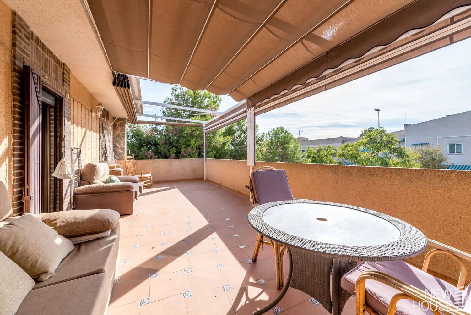 4 makuuhuone Huvila myytävänä paikassa San Vicente / Sant Vicent del Raspeig mukana uima-altaan 
autotalli - 570 000 € (Ref: 9641413)