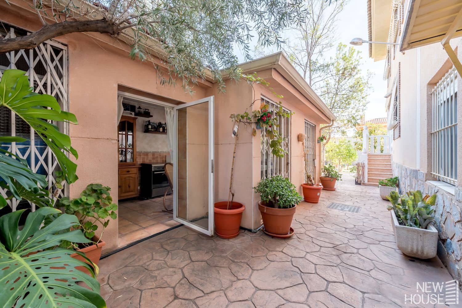 4 makuuhuone Huvila myytävänä paikassa San Vicente / Sant Vicent del Raspeig mukana uima-altaan 
autotalli - 570 000 € (Ref: 9641413)