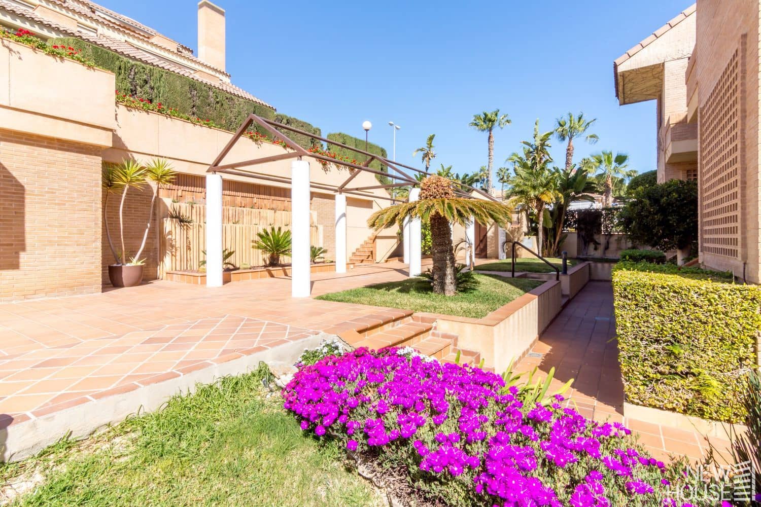 Casa de 6 habitaciones en Cabo de las Huertas en venta con piscina garaje - 1.150.000 € (Ref: 9669800)